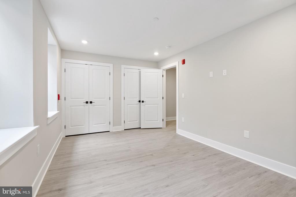 408-10 N FRONT STREET 4