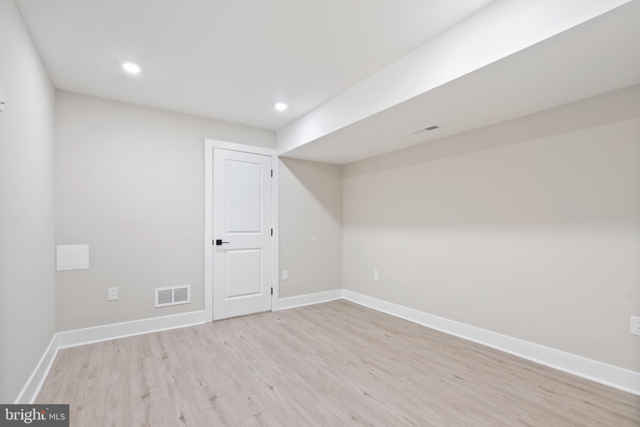 408-10 N FRONT STREET 4