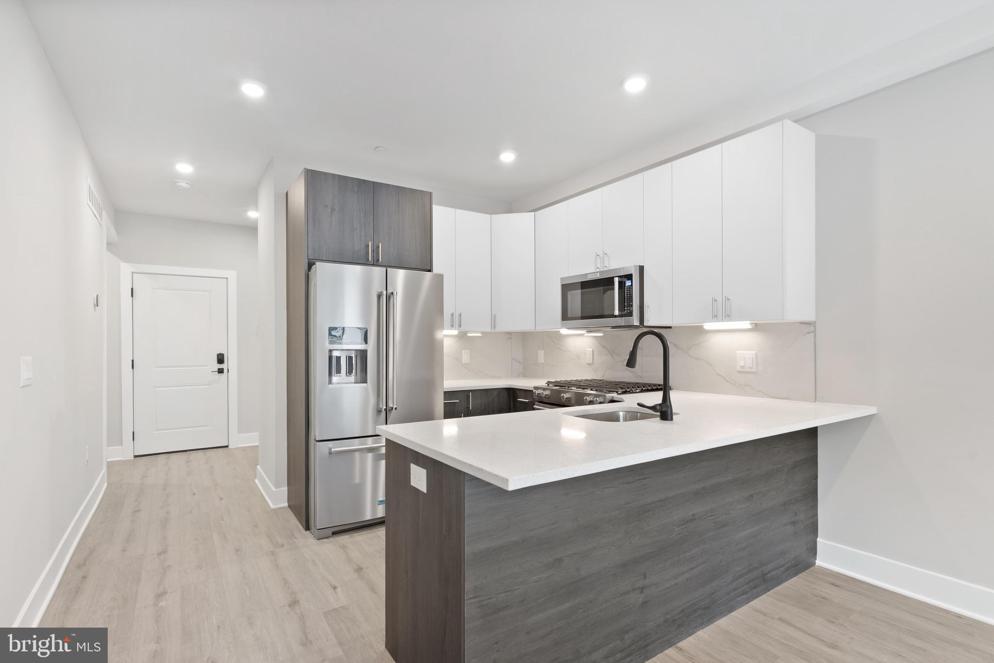 408-10 N FRONT STREET 4