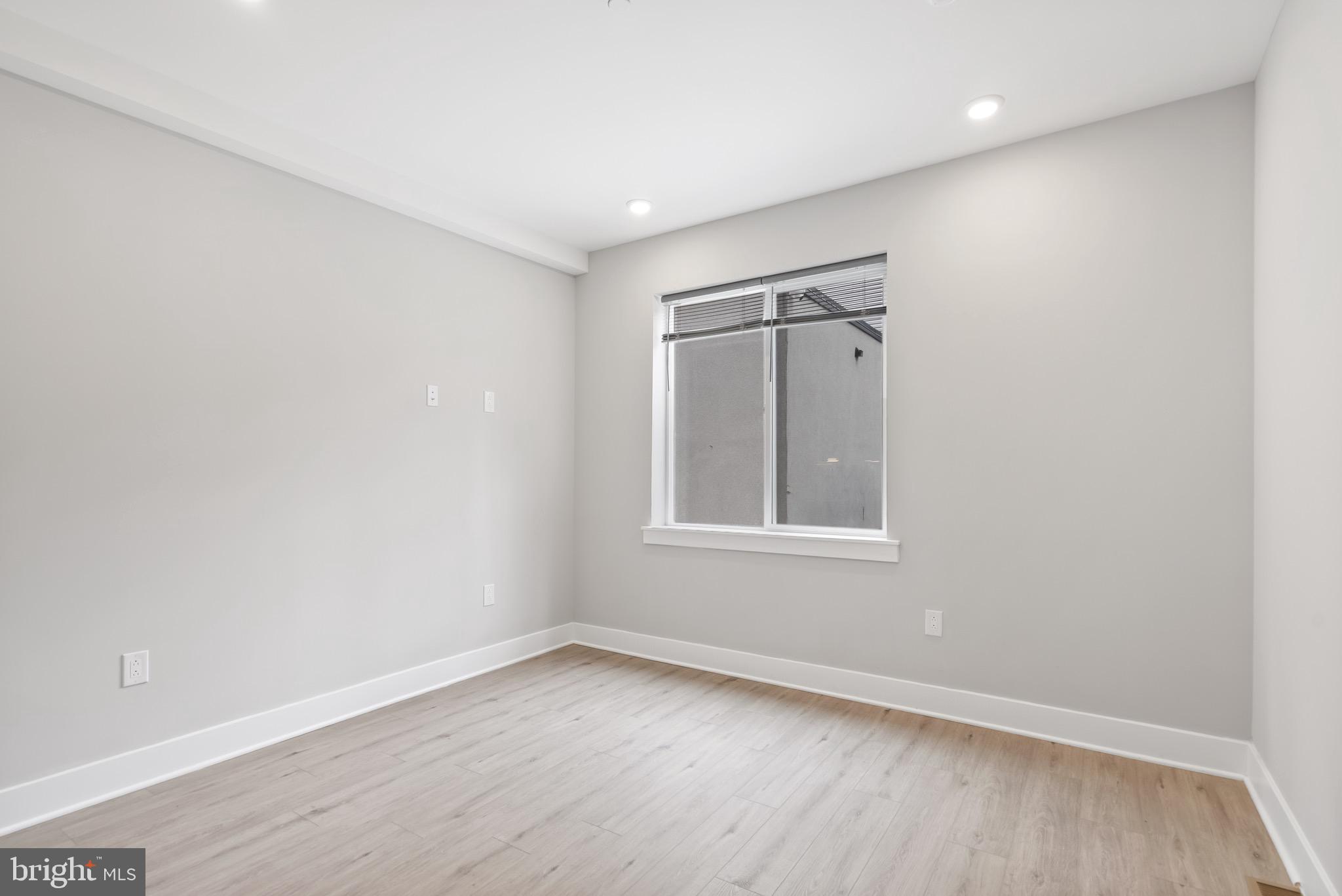 408-10 N FRONT STREET 4