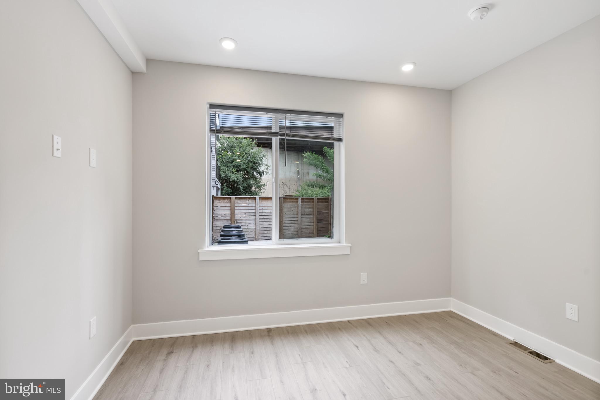 408-10 N FRONT STREET 4