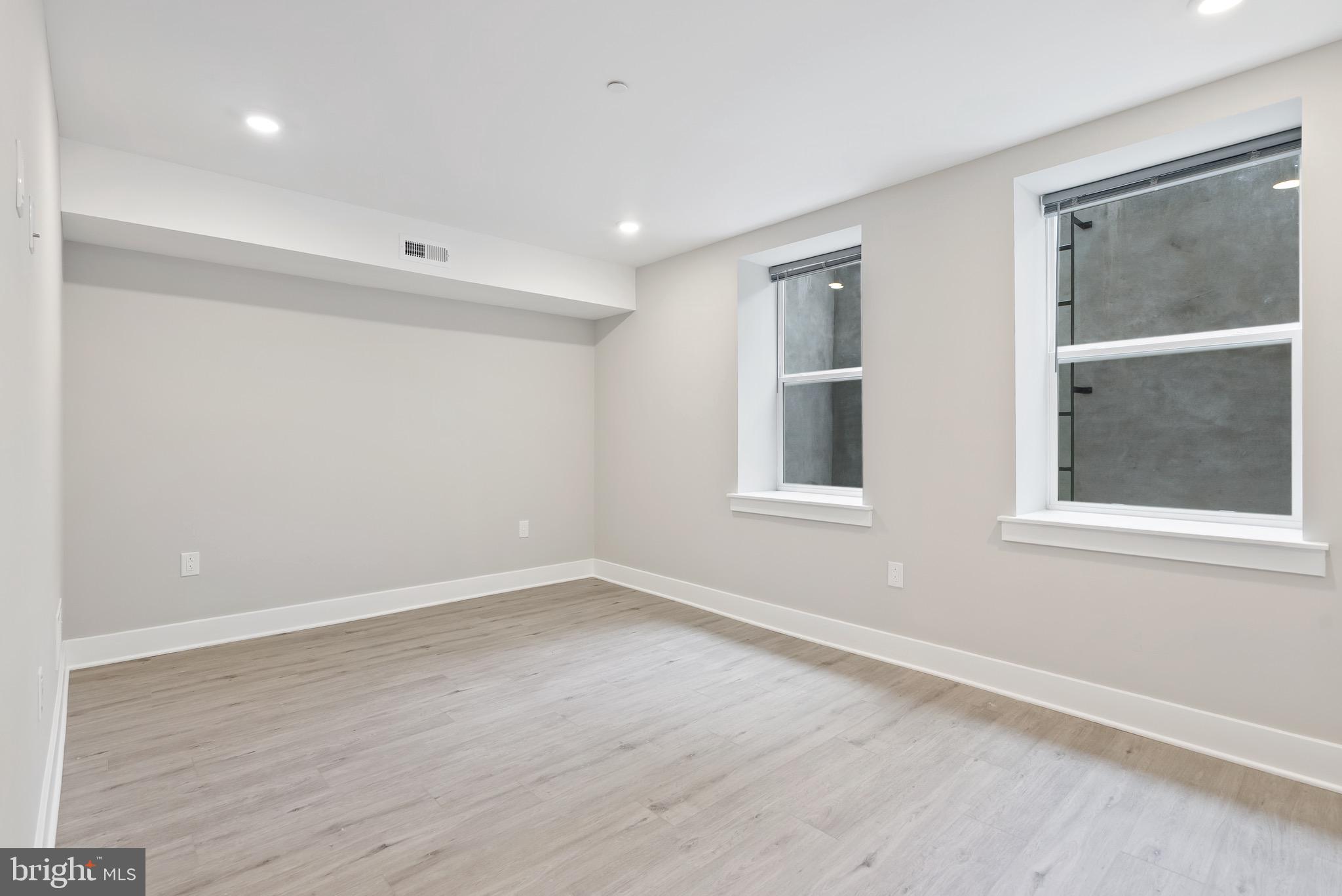 408-10 N FRONT STREET 4