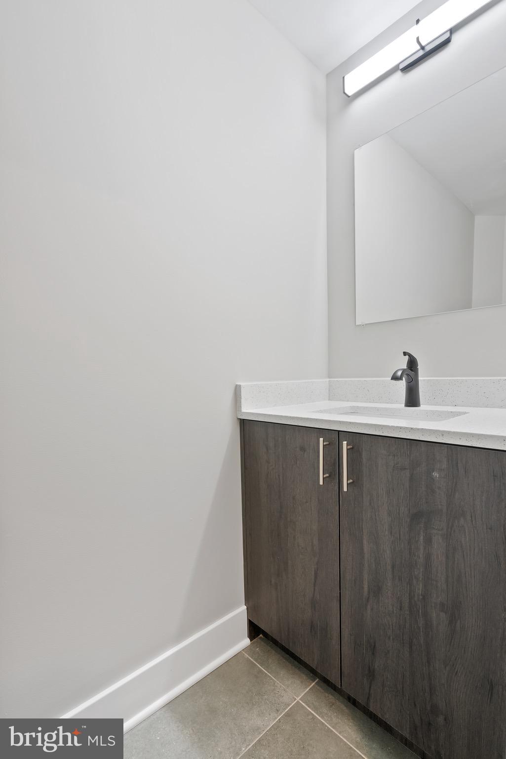 408-10 N FRONT STREET 4