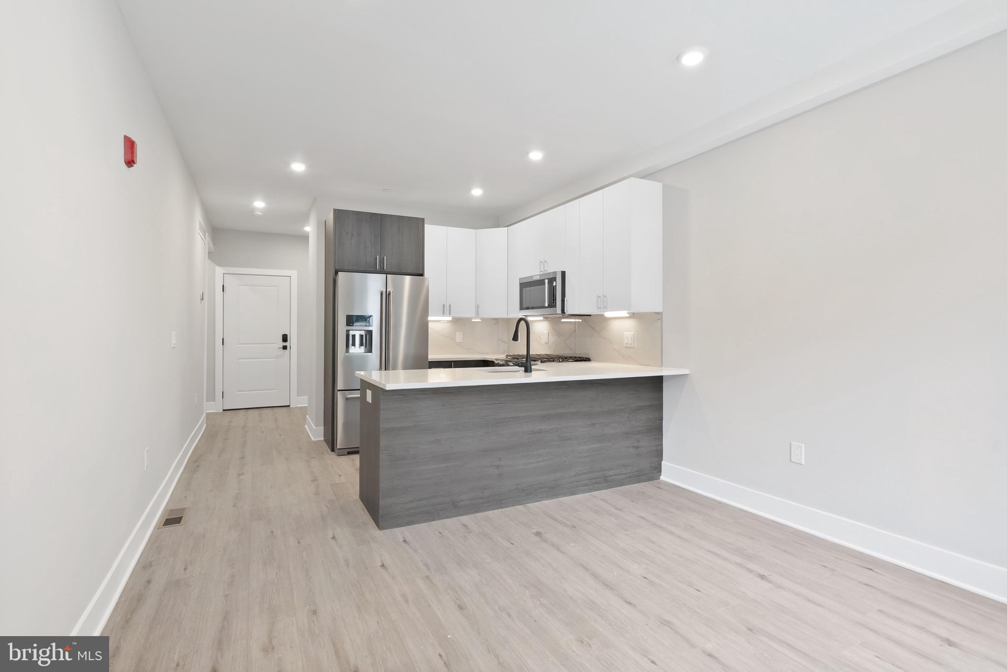 408-10 N FRONT STREET 4