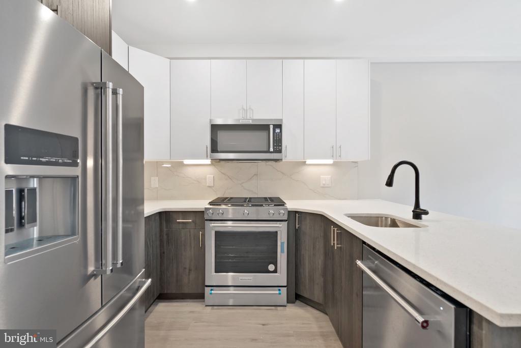 408-10 N FRONT STREET 4