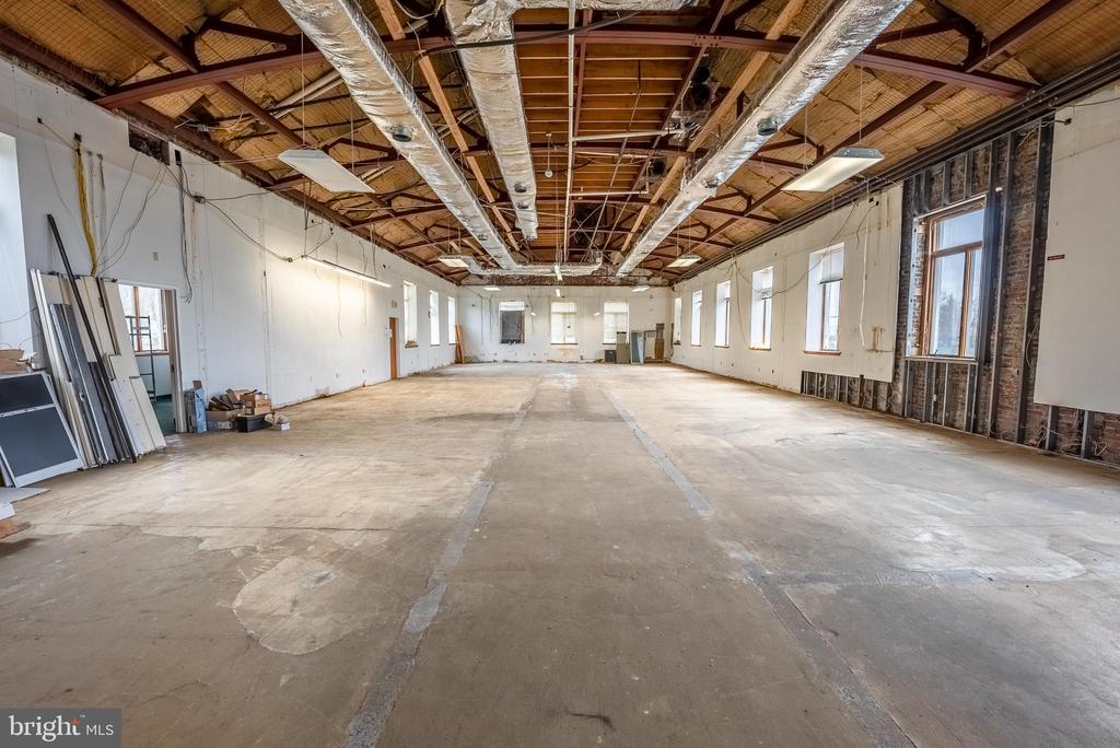 2708 COMMERCE WAY 202