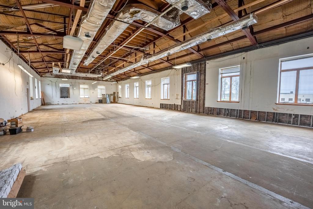2708 COMMERCE WAY 202