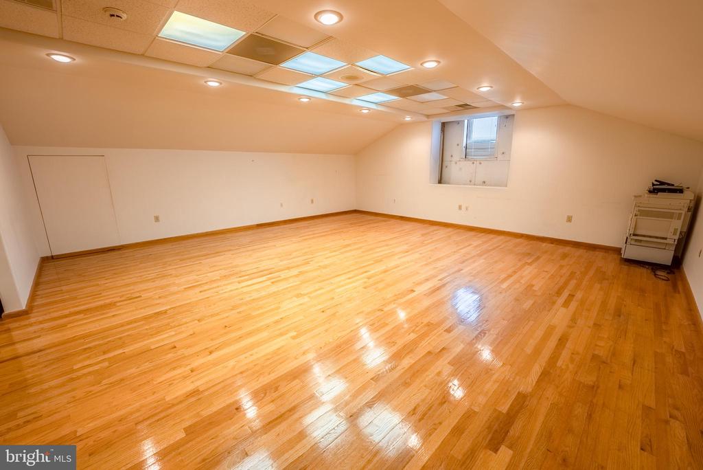 2708 COMMERCE WAY 401