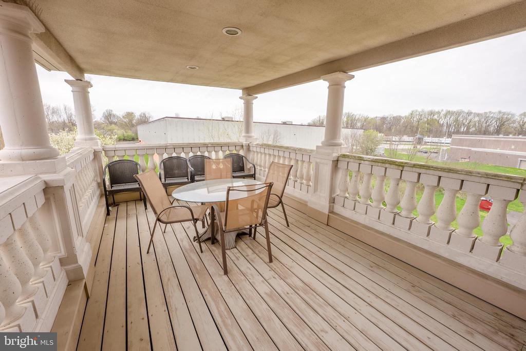2708 COMMERCE WAY 401