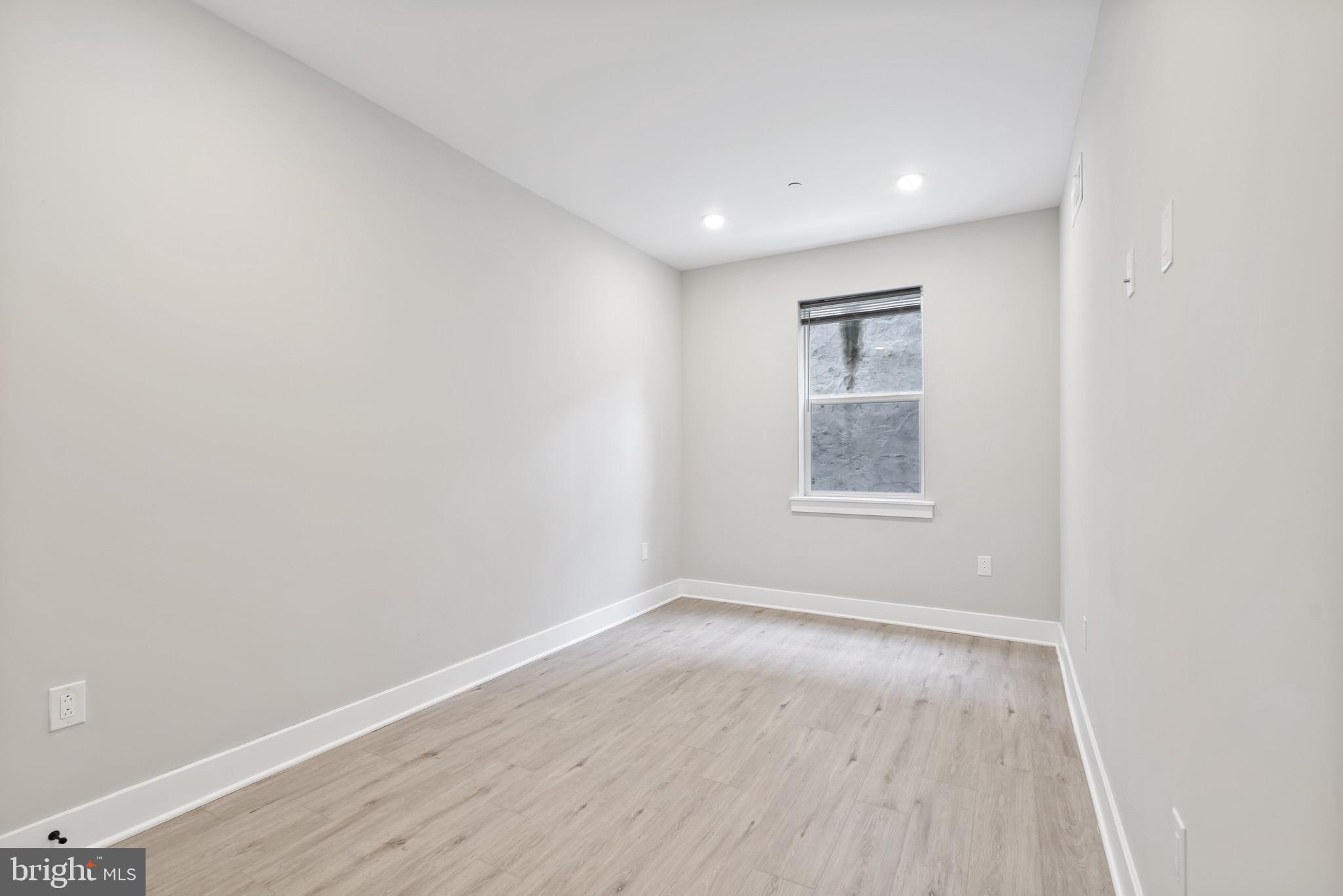 408-10 N FRONT STREET 3