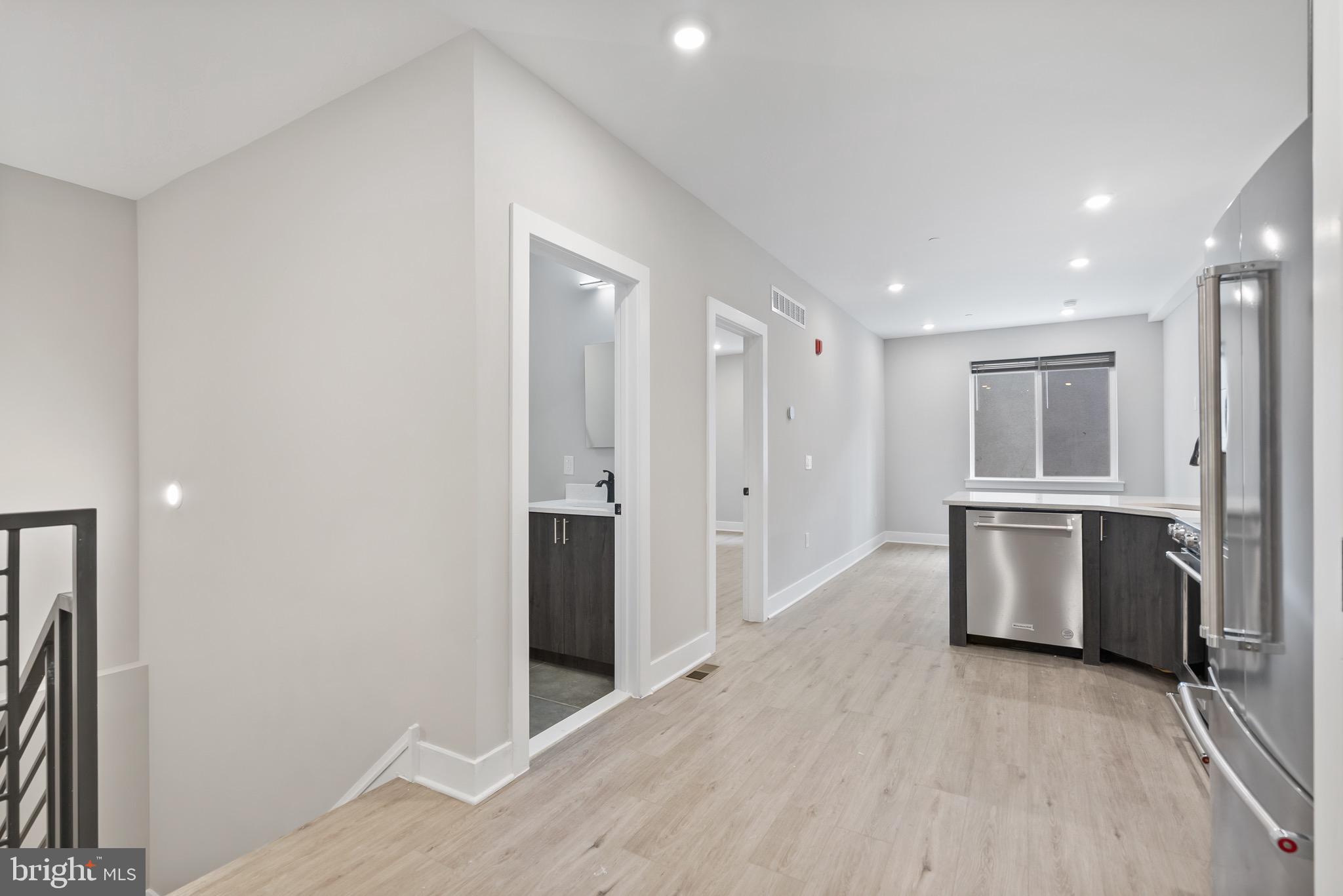 408-10 N FRONT STREET 3