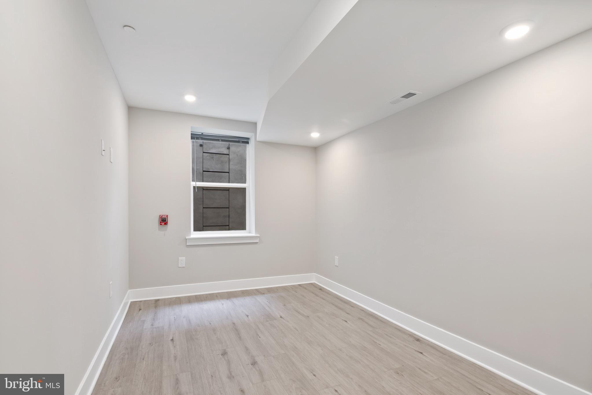 408-10 N FRONT STREET 3