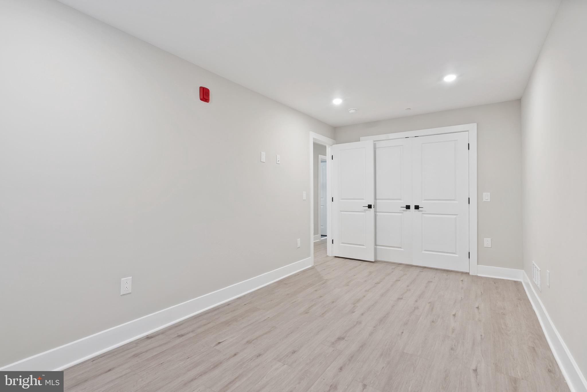 408-10 N FRONT STREET 3