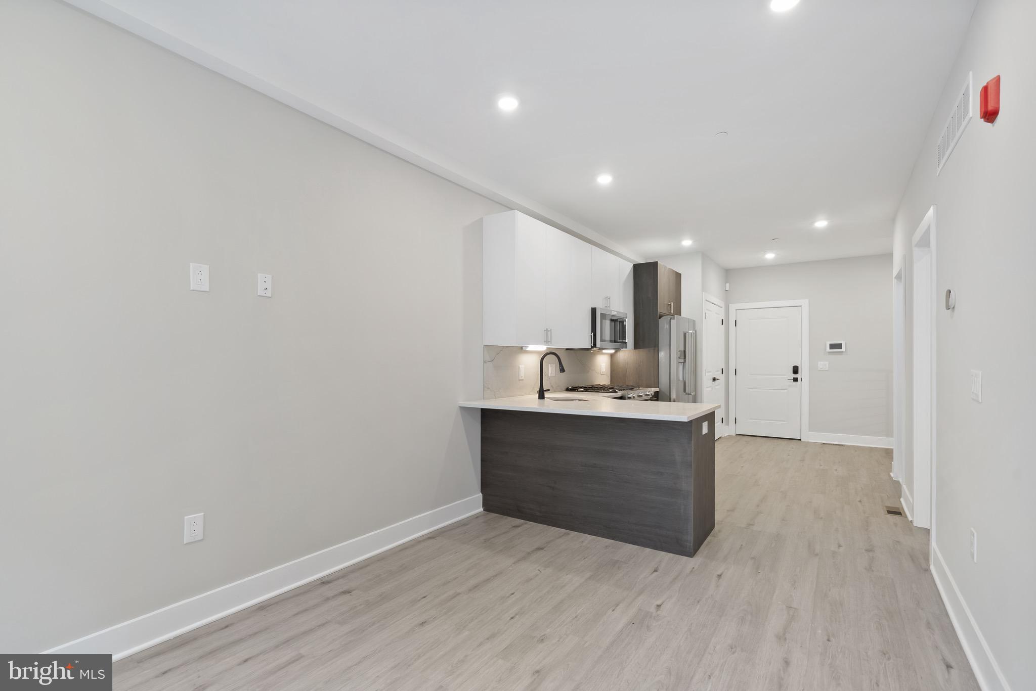 408-10 N FRONT STREET 3