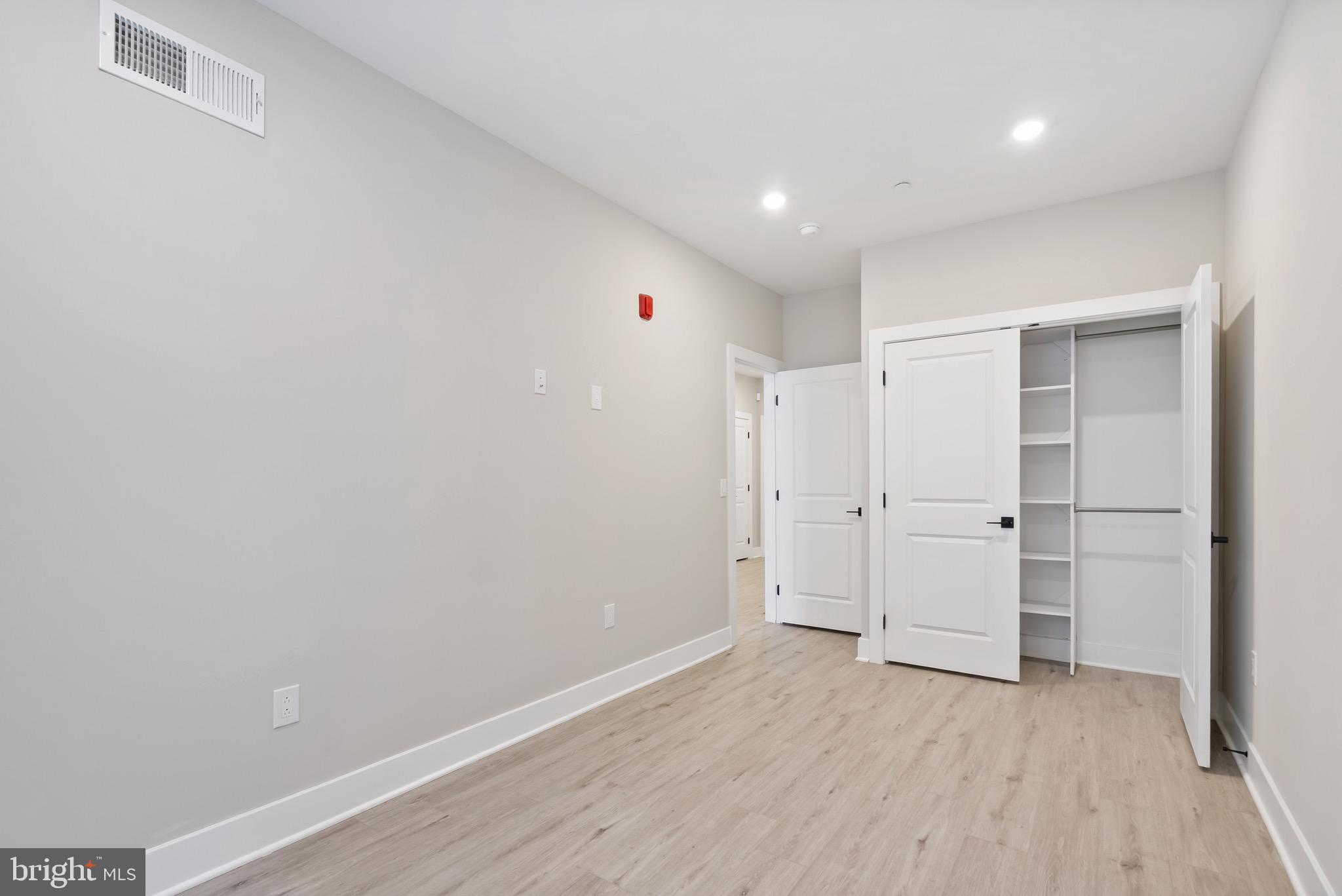 408-10 N FRONT STREET 3