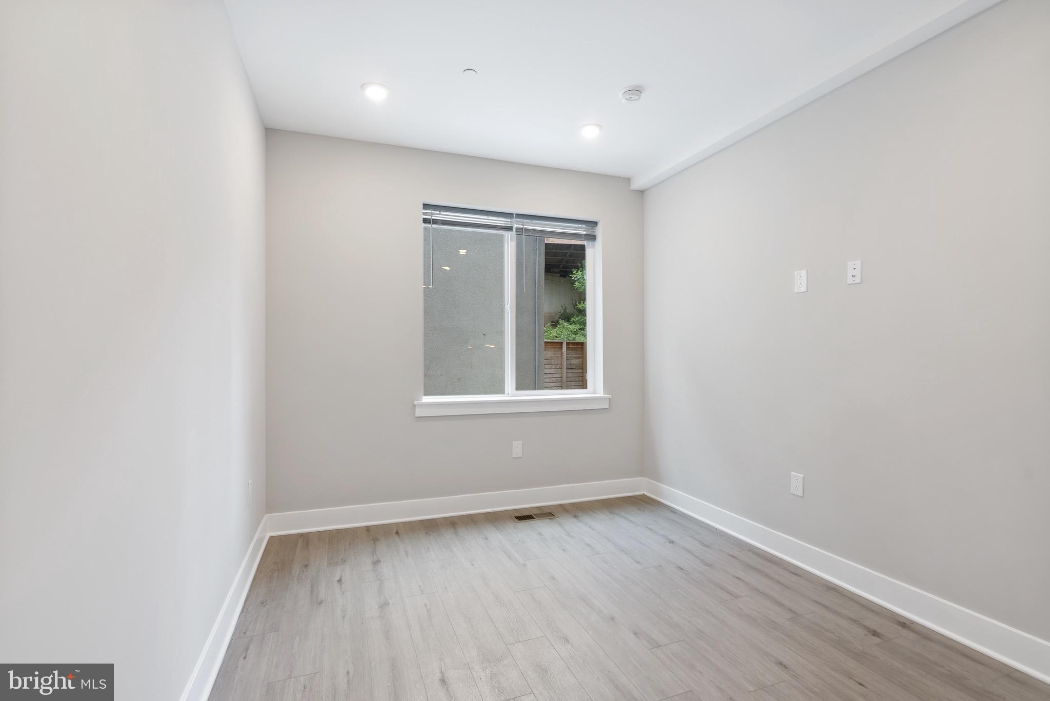 408-10 N FRONT STREET 3