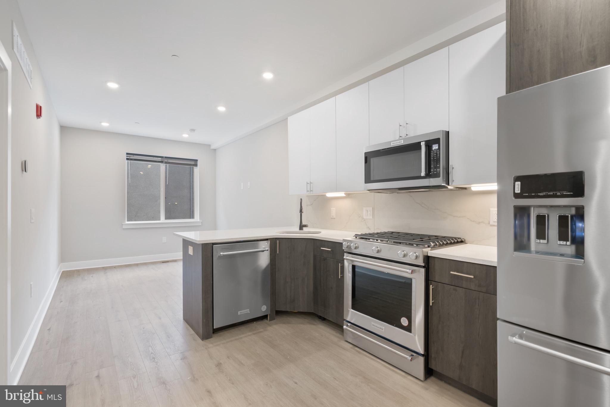 408-10 N FRONT STREET 3