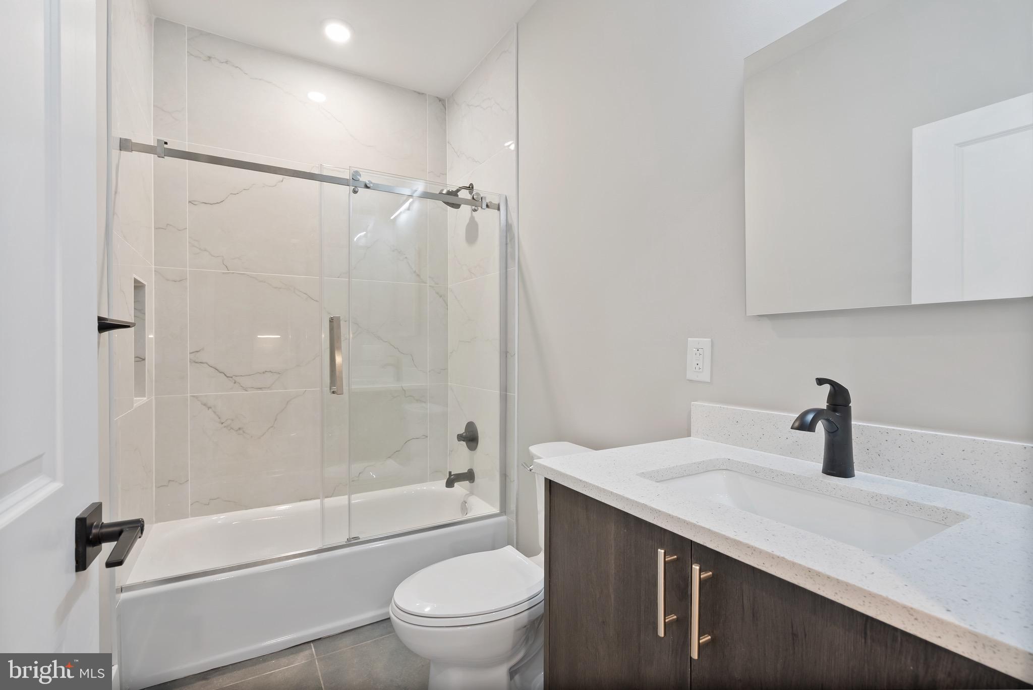 408-10 N FRONT STREET 3