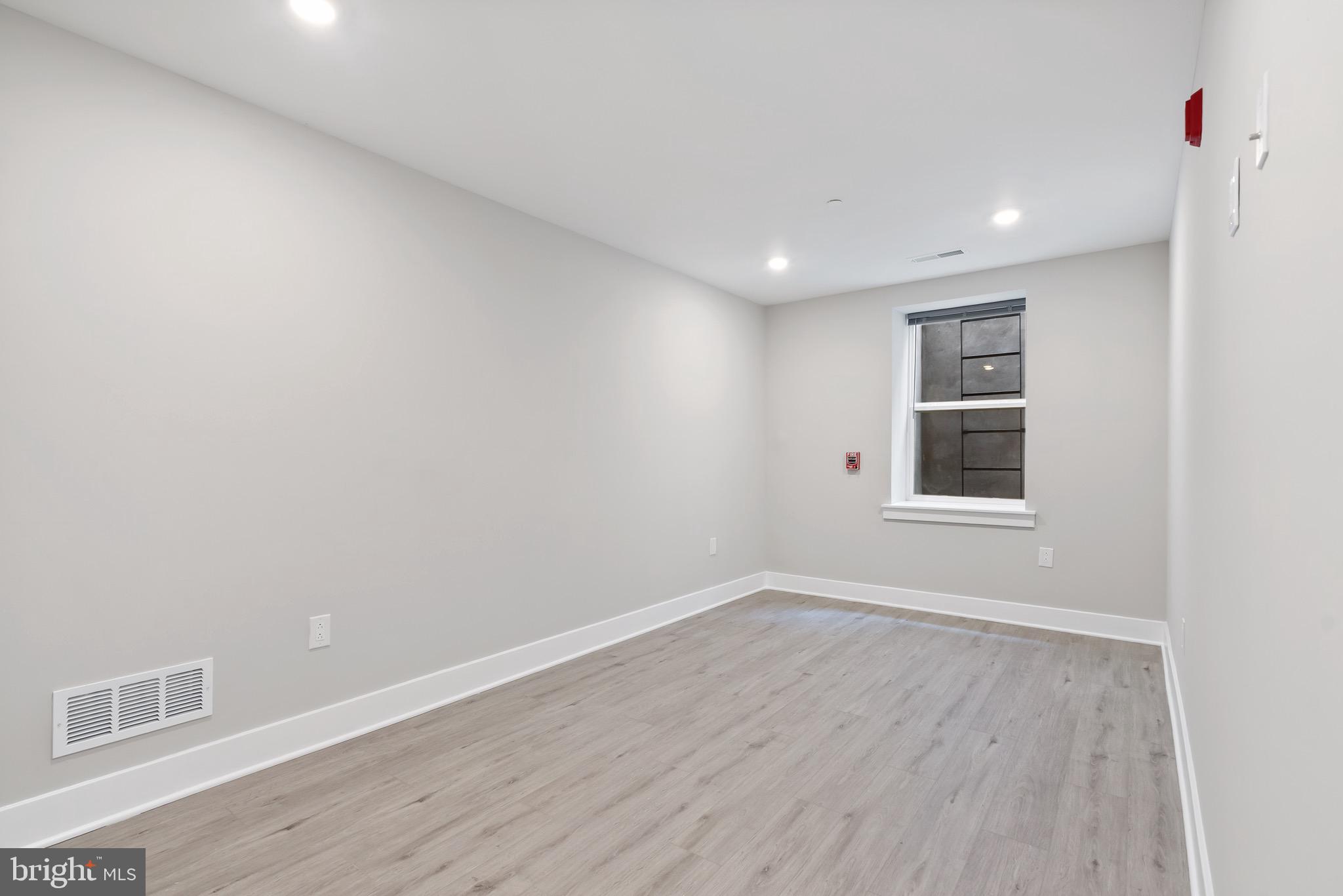 408-10 N FRONT STREET 3