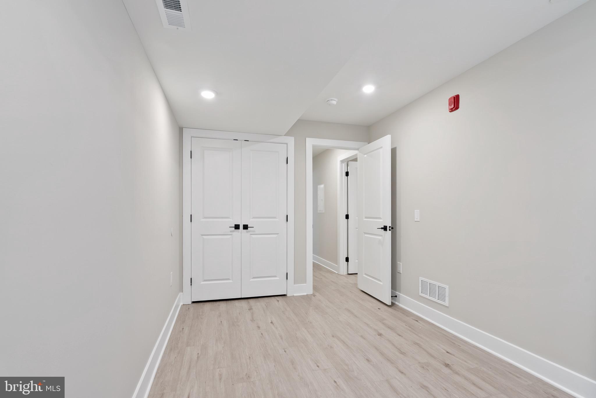 408-10 N FRONT STREET 3