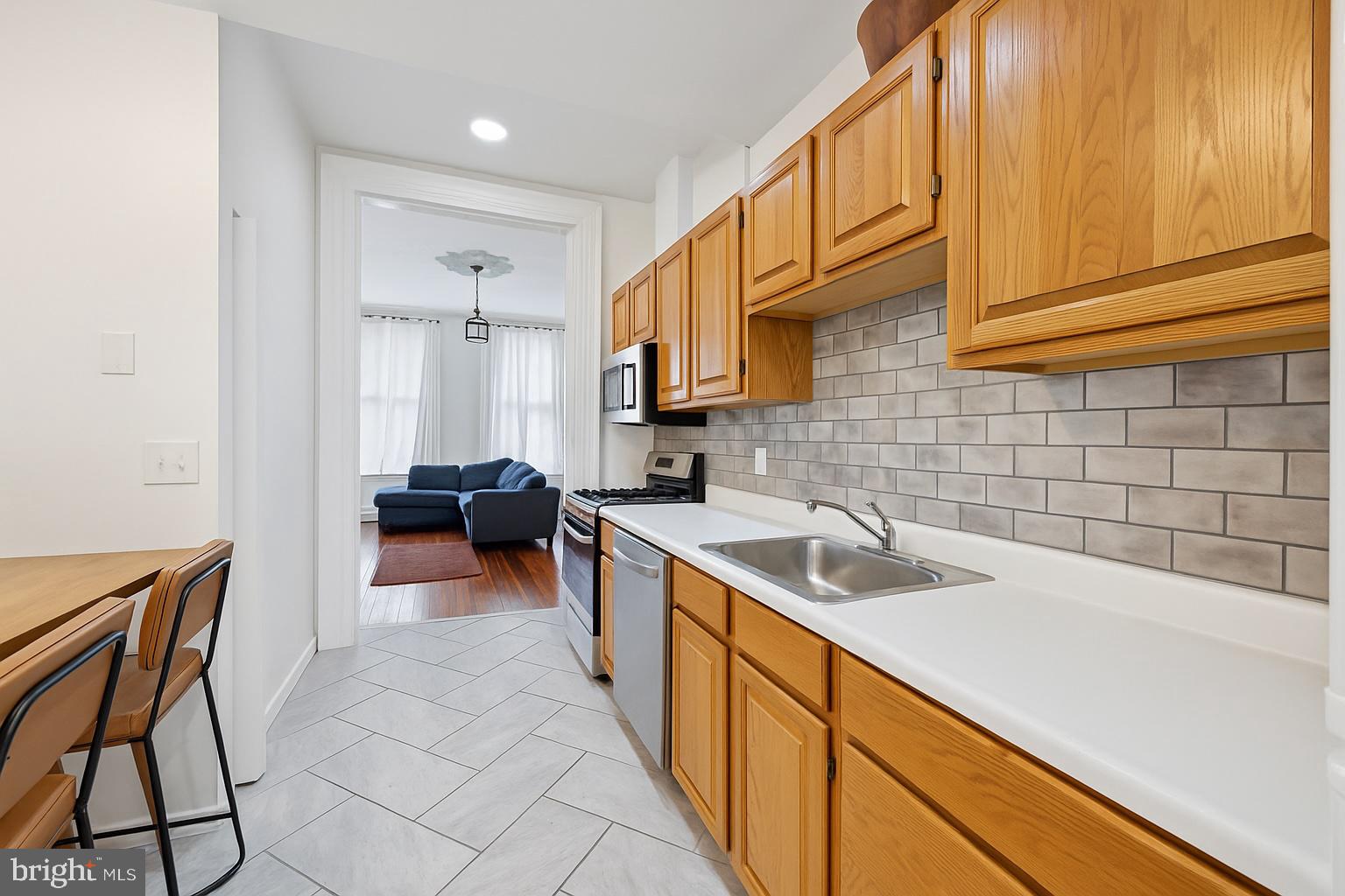 1731 BAINBRIDGE STREET 1