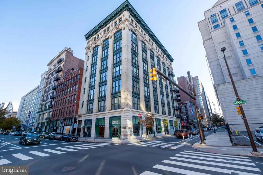 1228 ARCH STREET 32 8D