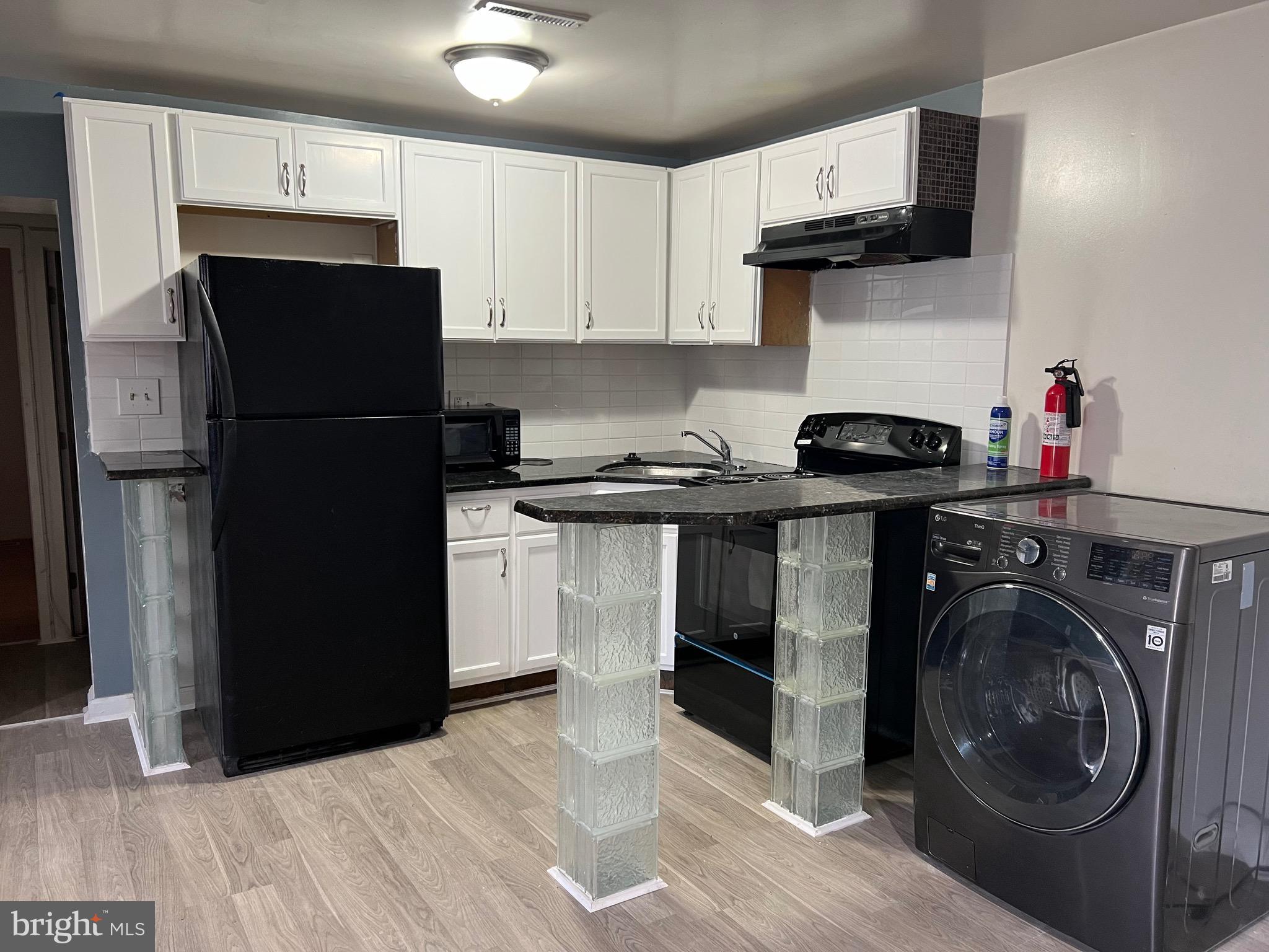 515 W GIRARD AVENUE 1R