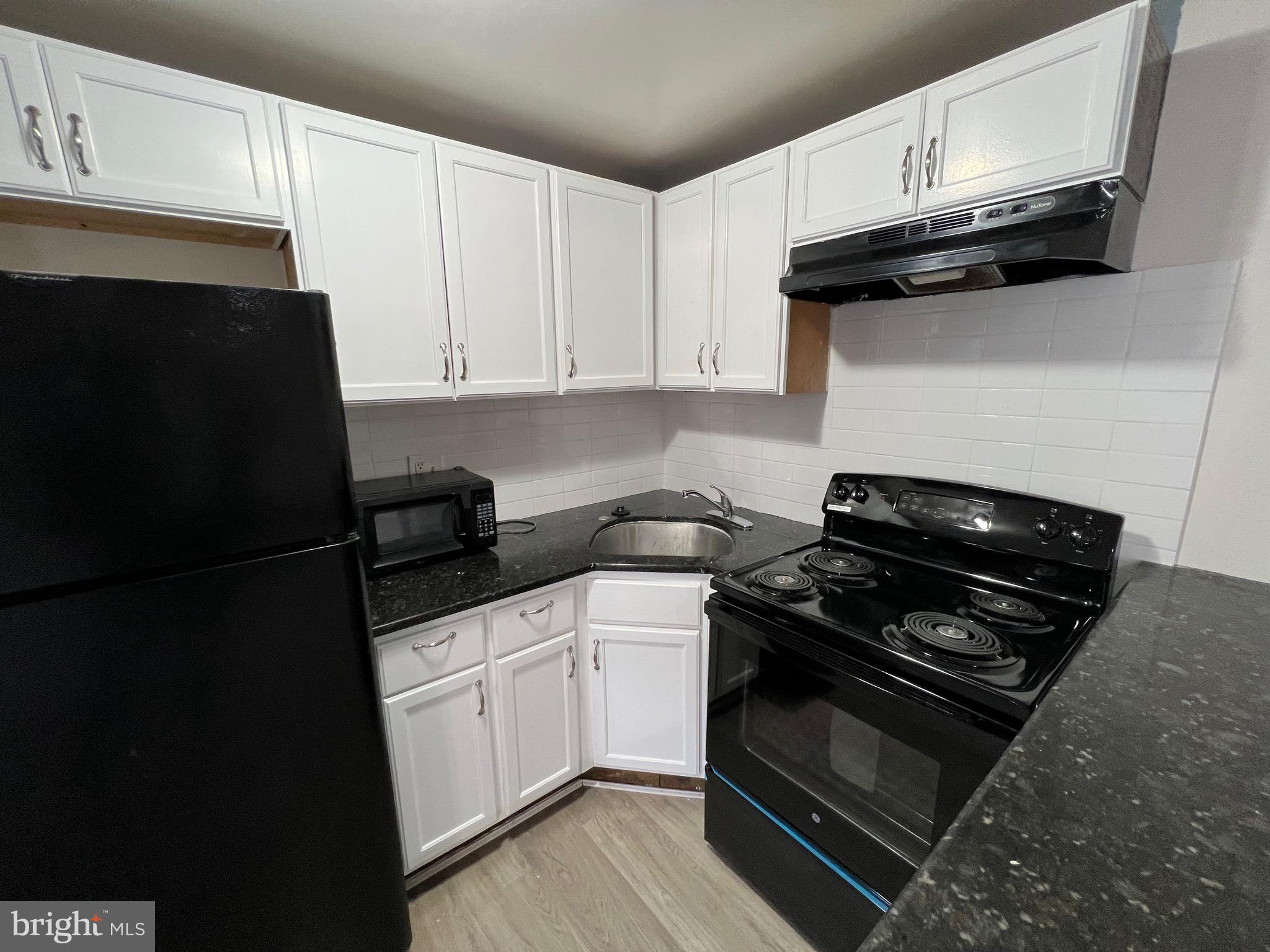 515 W GIRARD AVENUE 1R