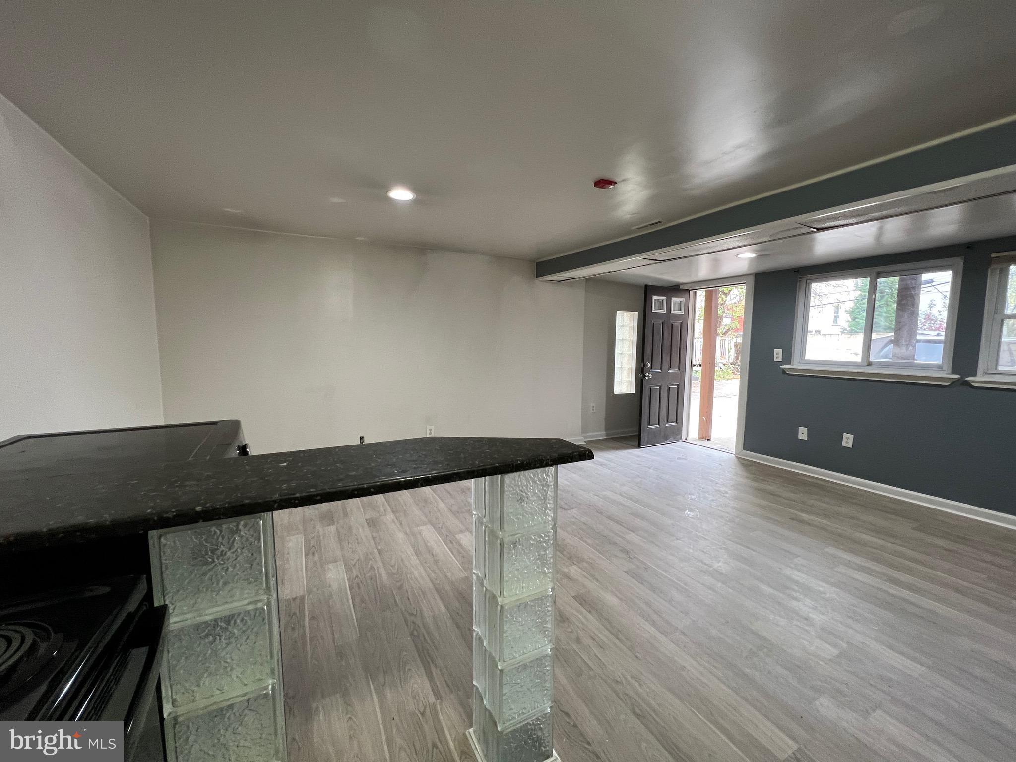 515 W GIRARD AVENUE 1R