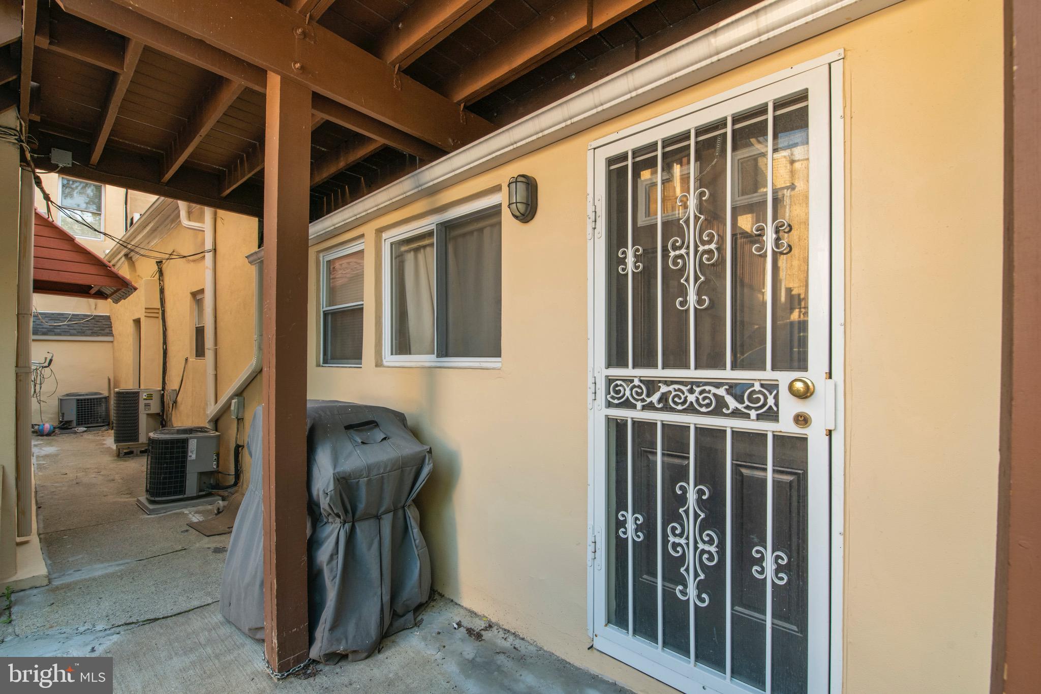 515 W GIRARD AVENUE 1R