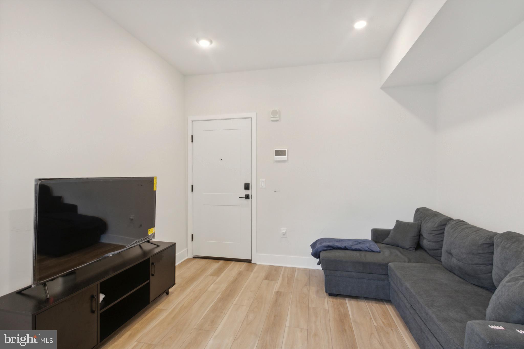 3836 HAVERFORD AVENUE 6