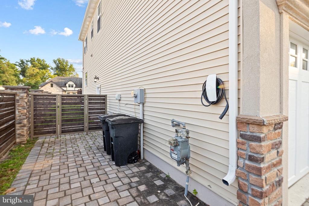 1224 NORWALK ROAD