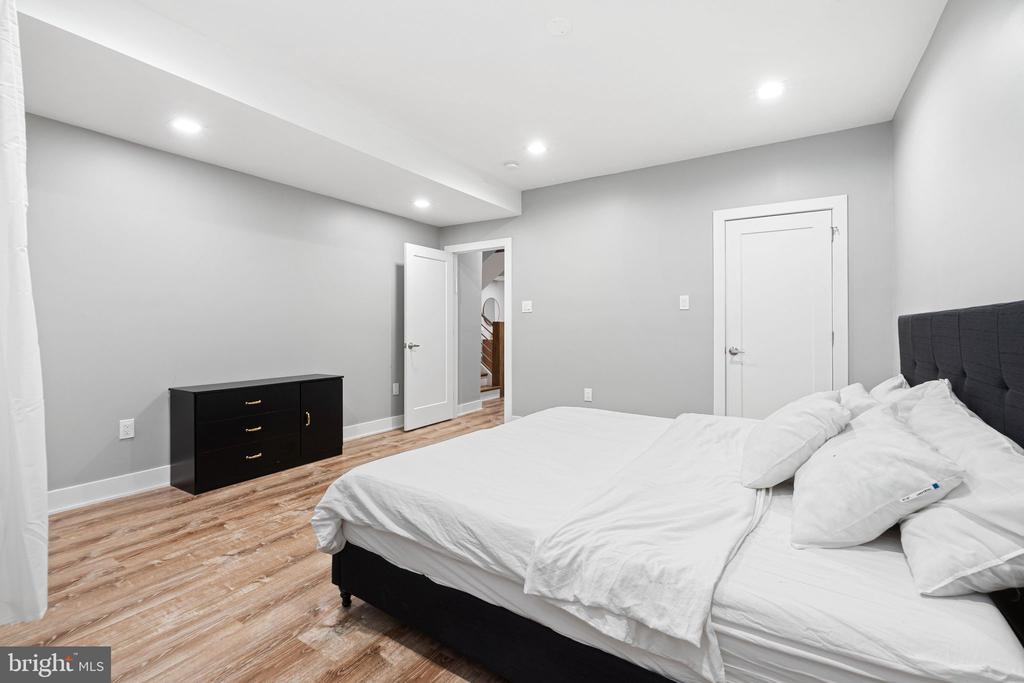 1224 NORWALK ROAD