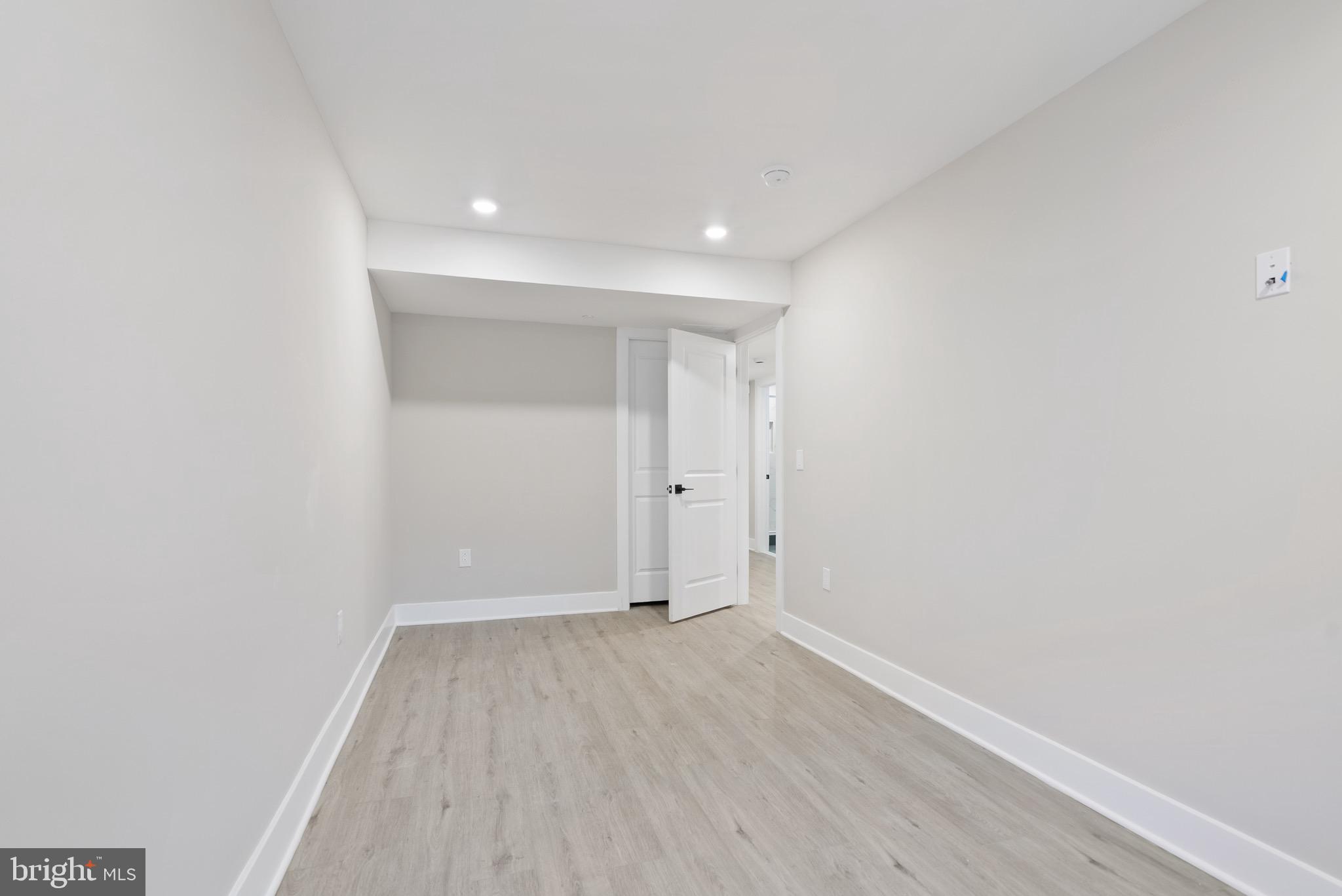 408-10 N FRONT STREET 2