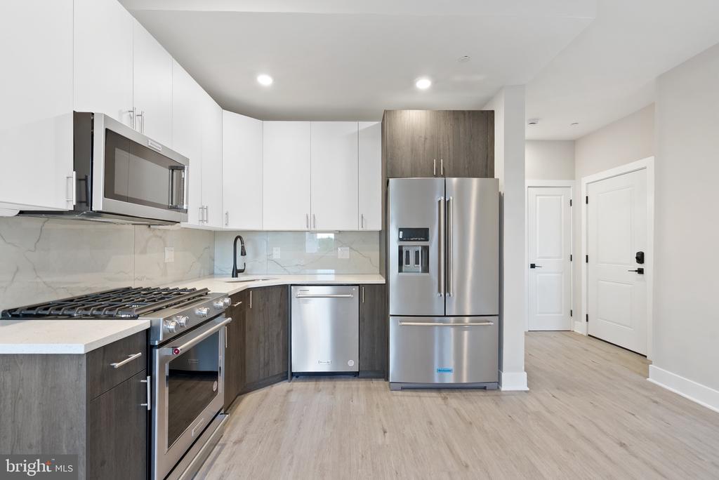 408-10 N FRONT STREET 2
