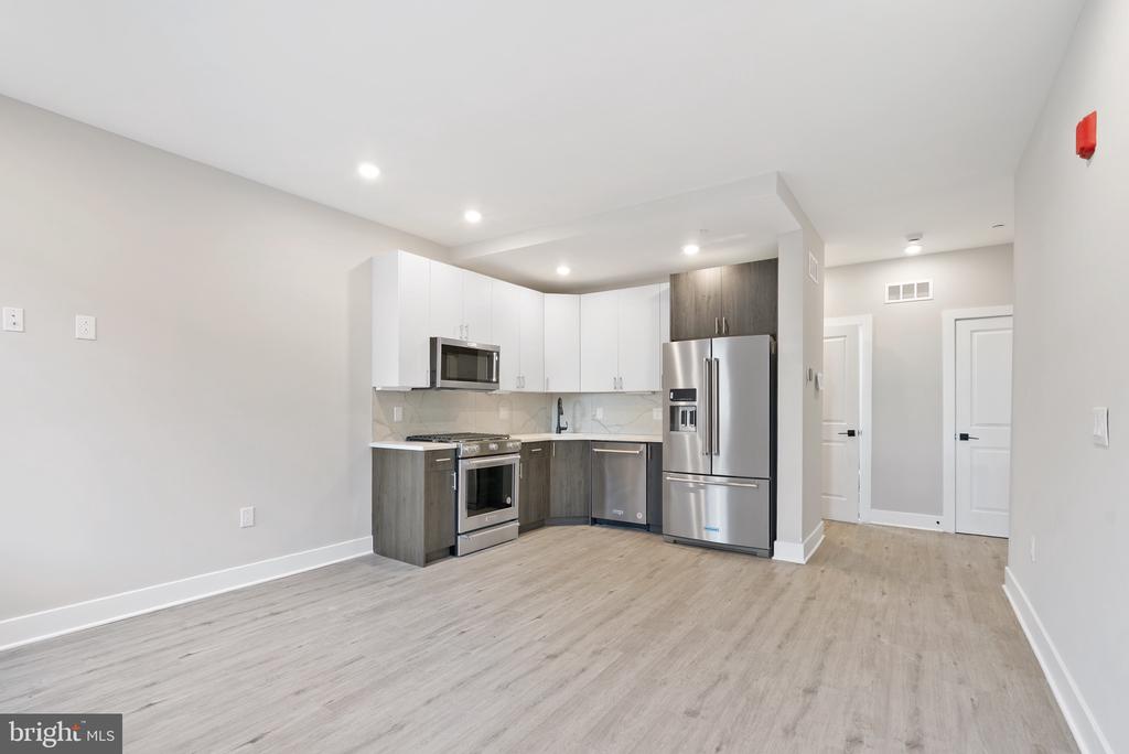 408-10 N FRONT STREET 2