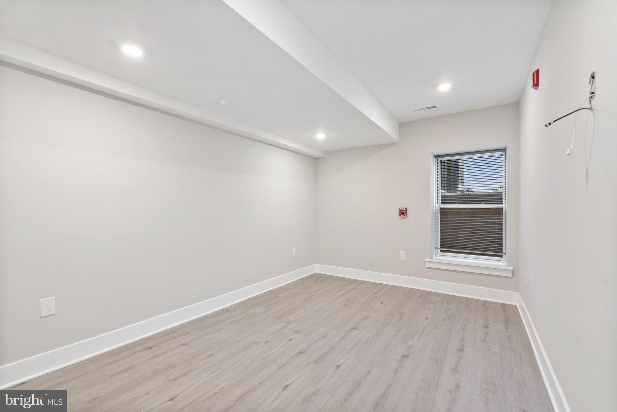 408-10 N FRONT STREET 2