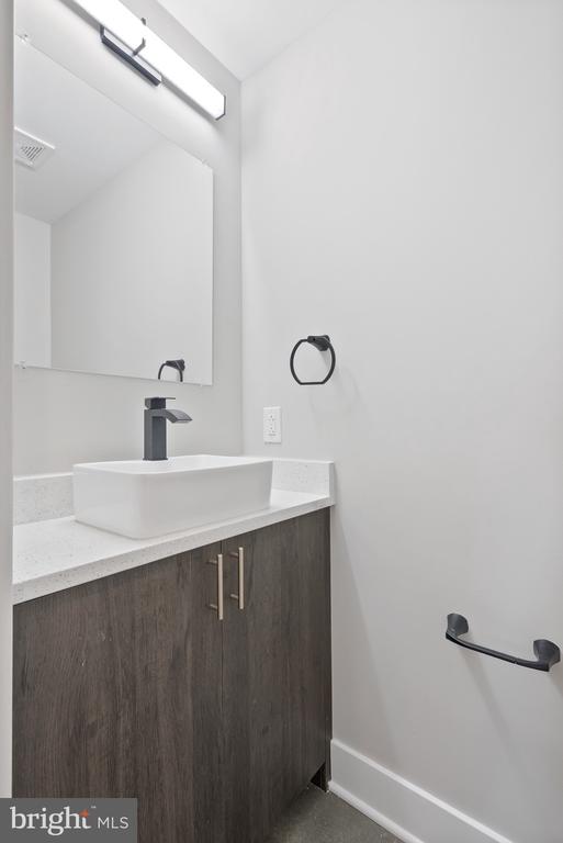 408-10 N FRONT STREET 2