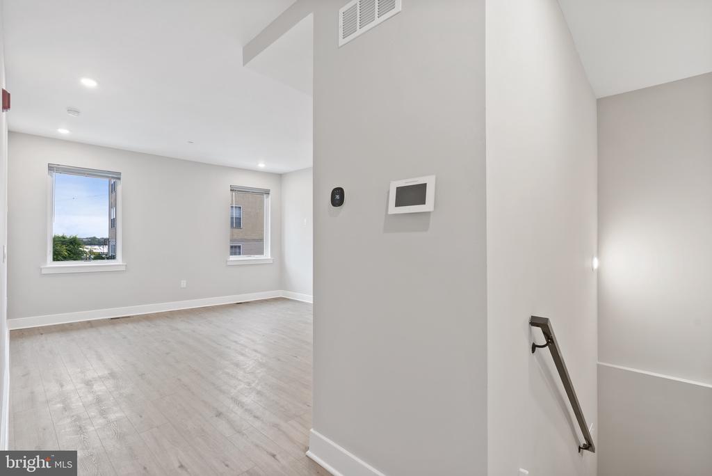 408-10 N FRONT STREET 2