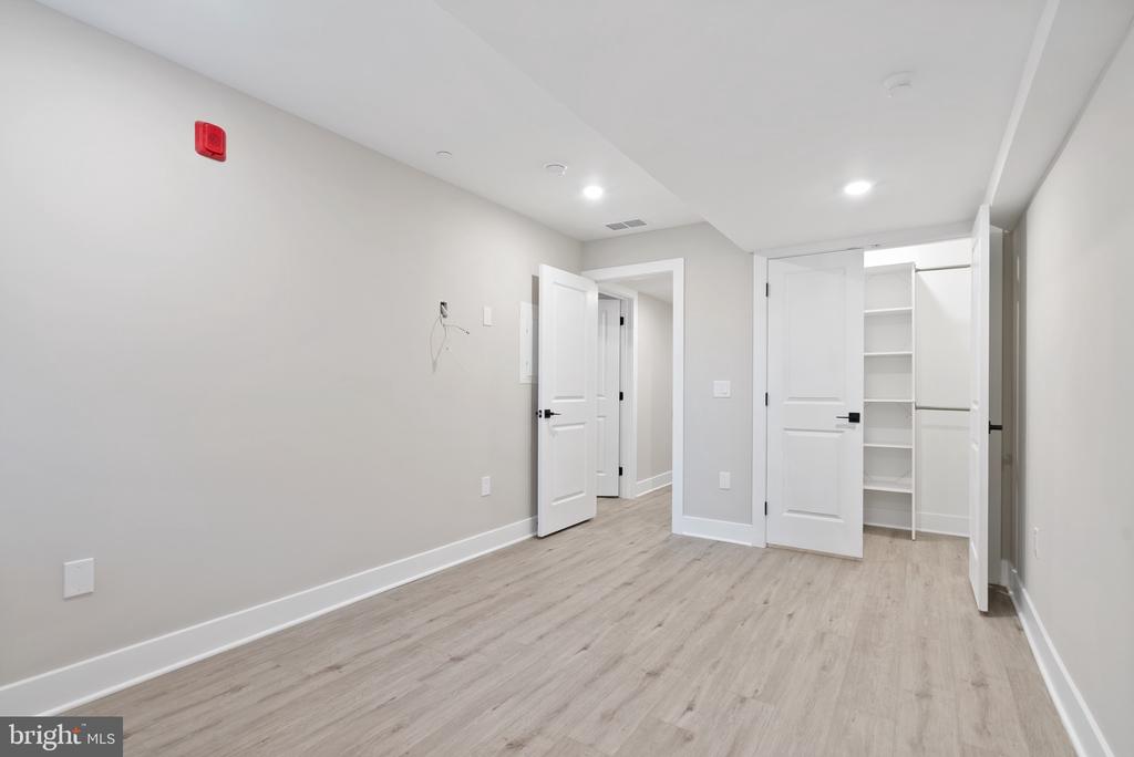 408-10 N FRONT STREET 2