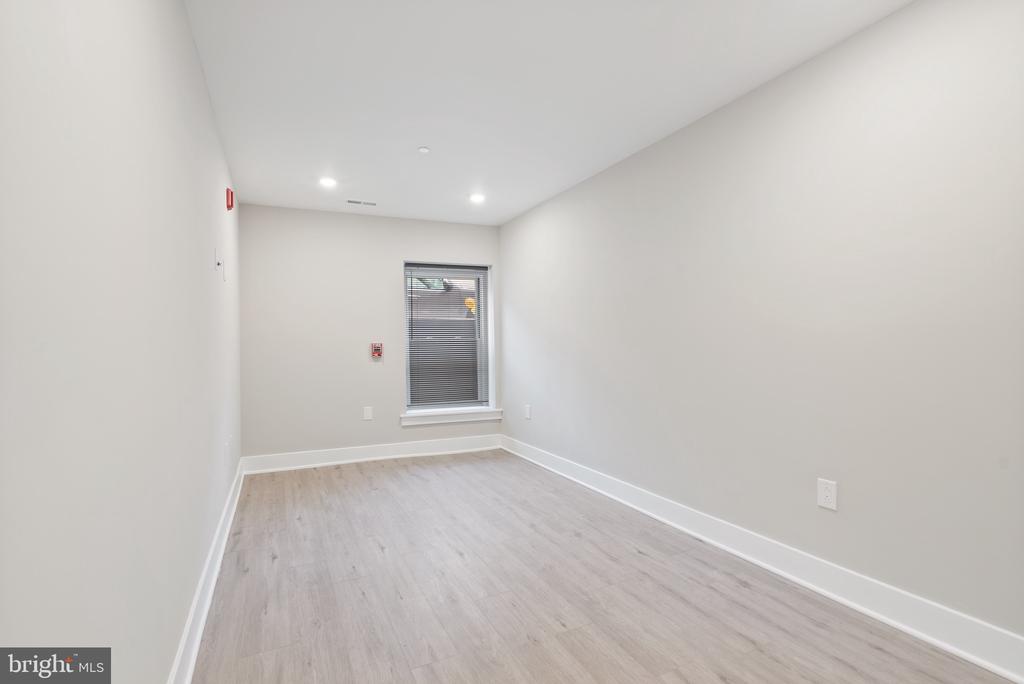 408-10 N FRONT STREET 2