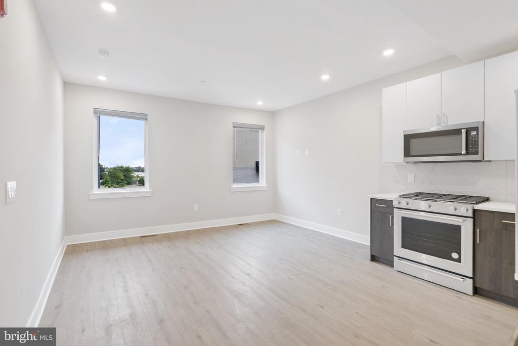 408-10 N FRONT STREET 2