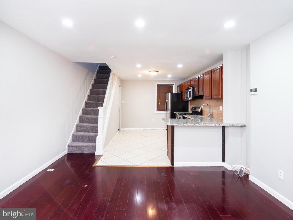 2711 OAKFORD STREET