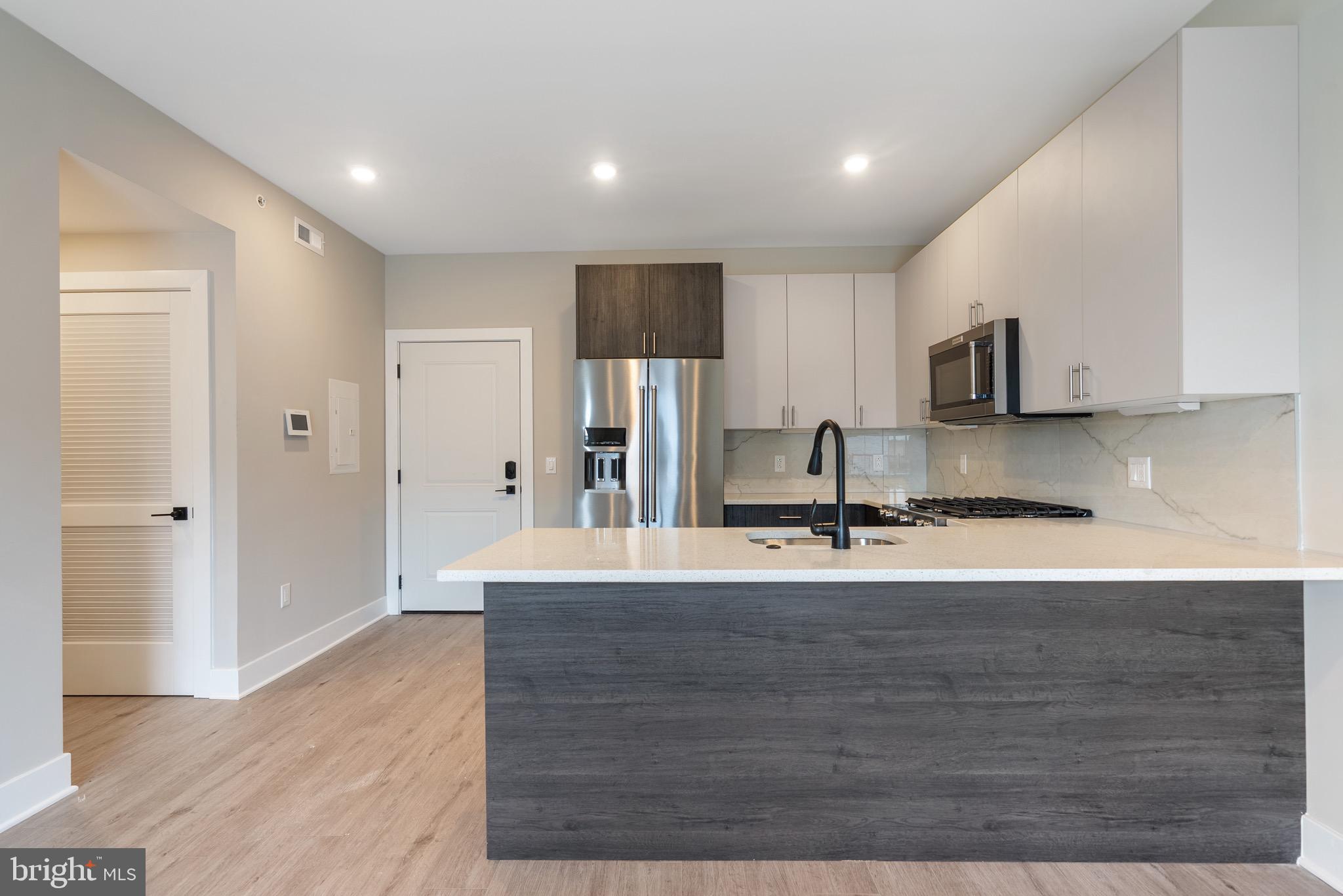 408-10 N FRONT STREET 8