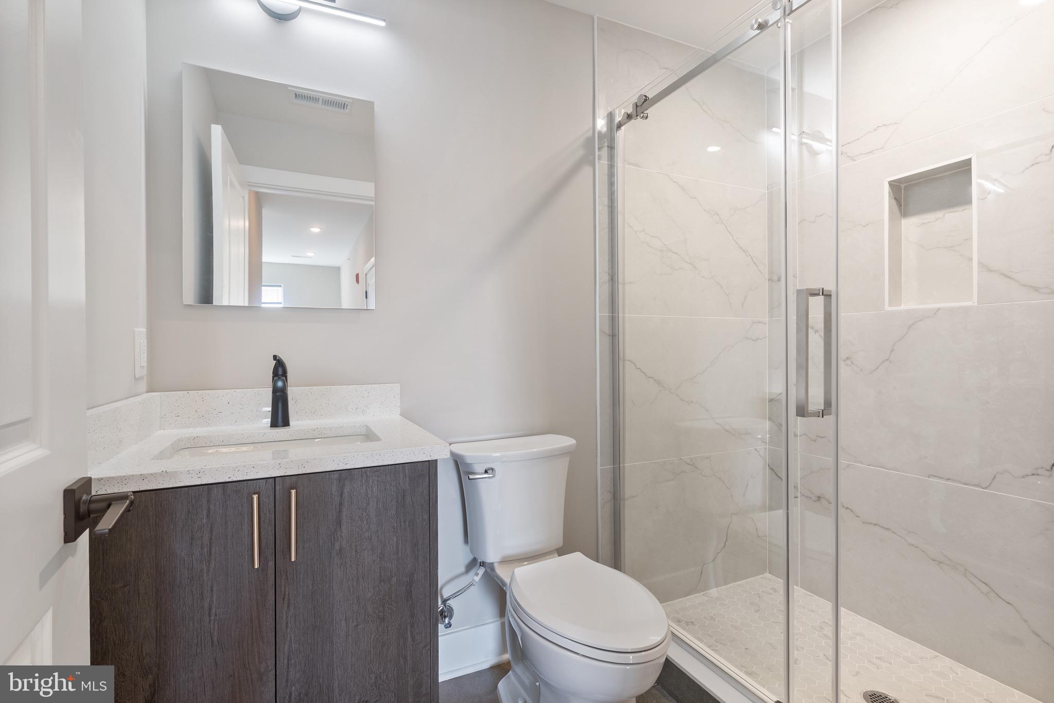 408-10 N FRONT STREET 8