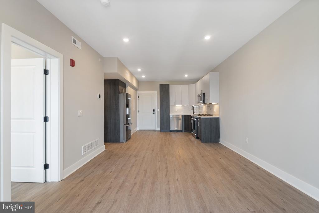 408-10 N FRONT STREET 7