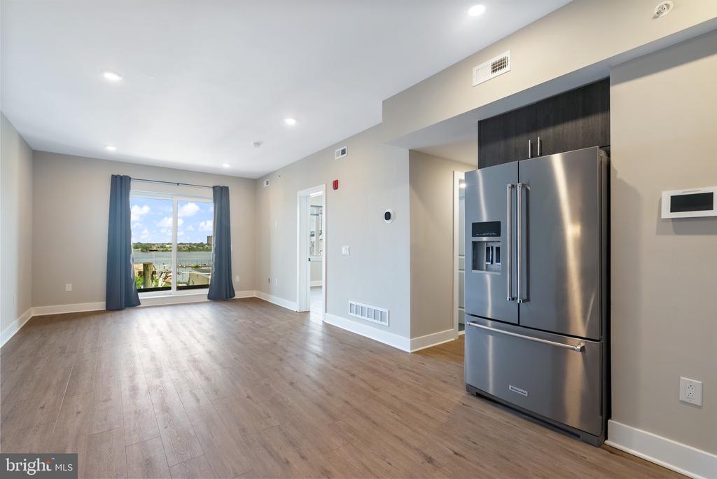 408-10 N FRONT STREET 7