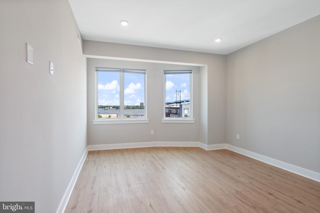 408-10 N FRONT STREET 7