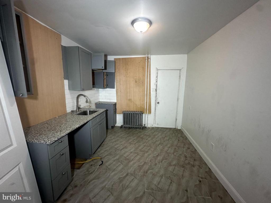 460 E MECHANIC STREET