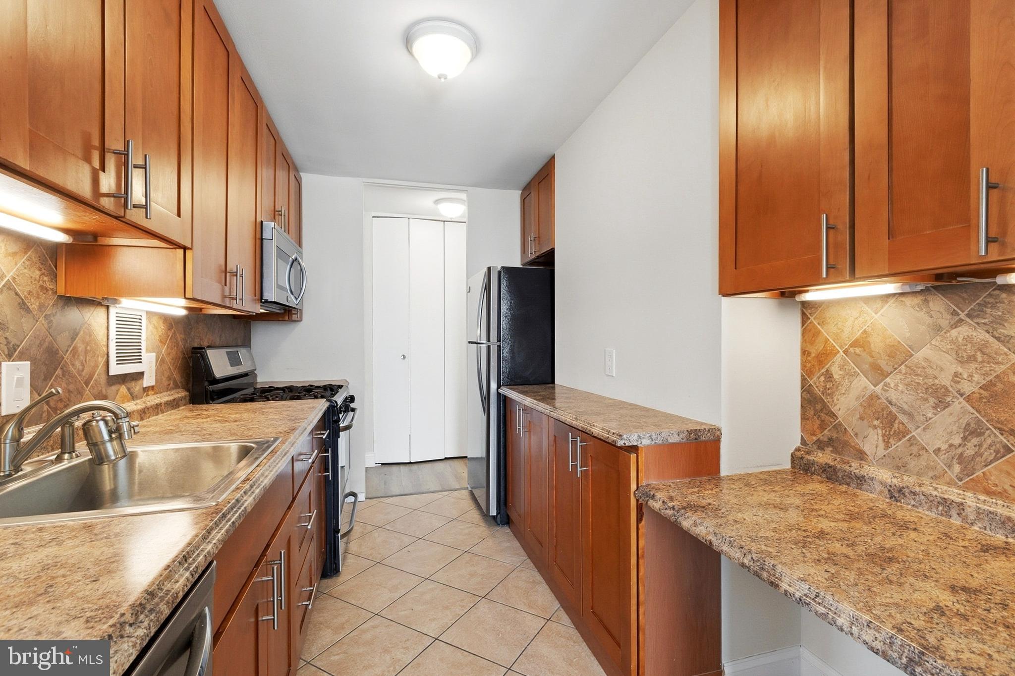 3600 CONSHOHOCKEN AVENUE 00 2003